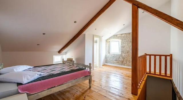 Beautiful Home in Peruski With Wifi and 4 Bedrooms