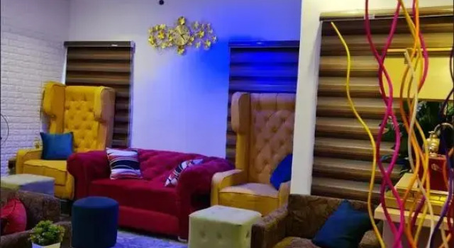 Amazing 6 BR House with High speed WiFi and Swimming pool, Book Hotel Ikeja 