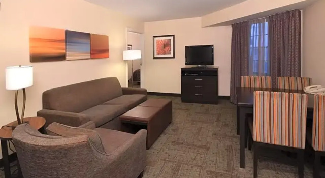 Двухместный люкс с 2 комнатами Staybridge Suites - Cincinnati North by IHG