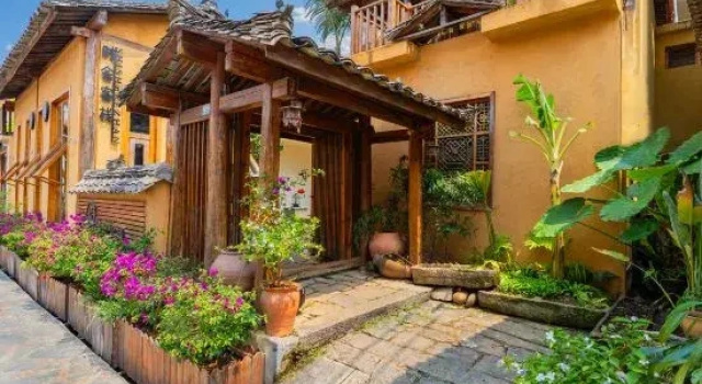 Shishe Retreat · Manghuang Village Scenic Area, Mangshi