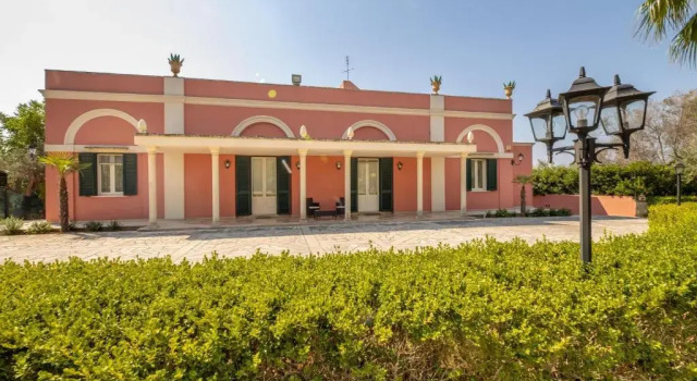 Villa Covile, Book Villa Hoteller i Casarano med parkering, Parkering