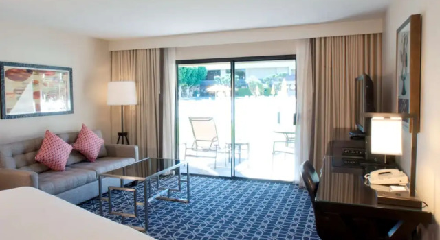 Двухместный номер Standard с балконом и с видом на бассейн Hilton Palm Springs