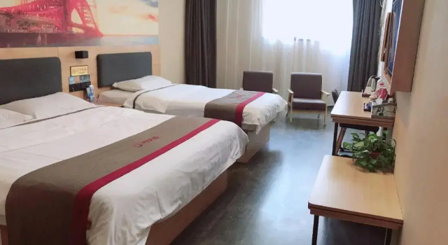 Семейный номер Standard Thank Inn Hotel He'nan Zhengzhou Xinzheng City North China Road Xuanyuan Lake