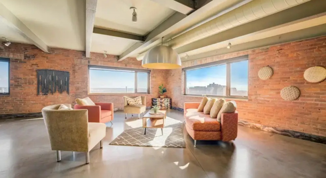 FRONTDESK Lofts at 629 Euclid Downtown Cleveland, Забронировать Отель Отели Кливленда 3 звезды, рядом с Аркада Кливленда, 3*
