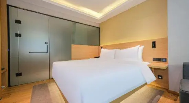 Люкс Ruishe Hotel (Puxi Wanda Quanxiu)