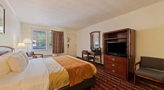 Двухместный номер Standard с балконом и с видом на реку SureStay by Best Western Cherokee on the River