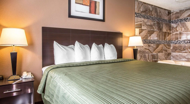 Двухместный люкс Quality Inn & Suites West Bend