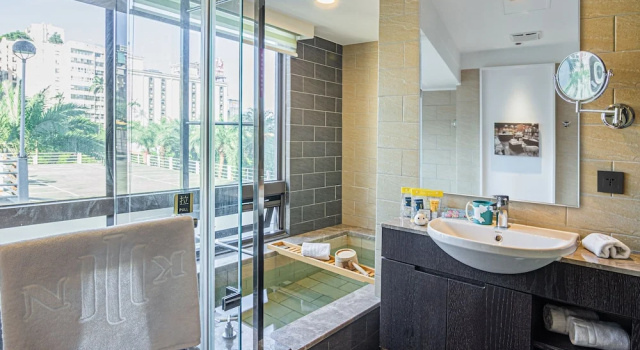 Четырёхместный номер Deluxe Kilin Hotel, JiaoXi