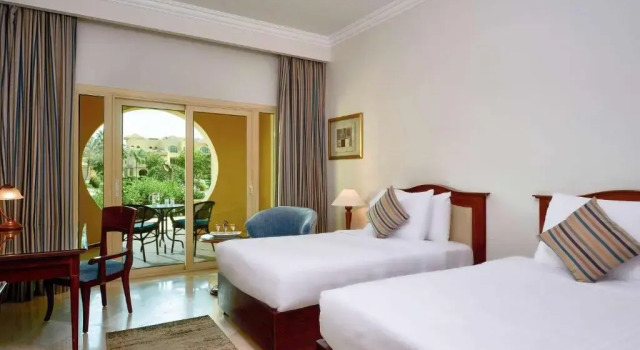 Двухместный номер Classic с видом на бассейн Mövenpick Hotel Cairo - Media City