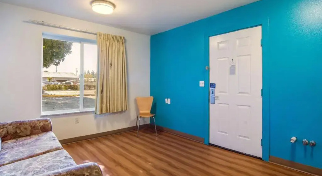 Четырёхместный номер Standard Motel 6 Portland Mall - 205