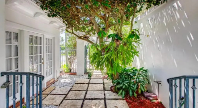 Коттедж с 4 комнатами Villa Dolce Vita - Luxuriate in Sweeping Intracoastal Views of Palm Beach