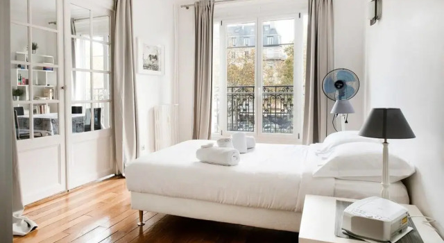 Bright Champerret Apartment Fits 4 in Paris 17th!, Забронировать Апартаменты/квартира Париж Иль-де-Франс, рядом с Eglise Suedoise