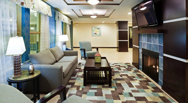 Holiday Inn Express & Suites Newport S by IHG, Book Hotel Hoteller i Newport med pool, Swimmingpool
