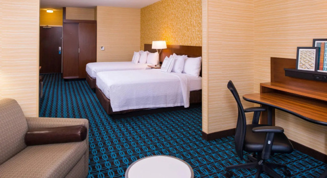 Четырёхместный люкс Fairfield Inn & Suites by Marriott Akron Stow