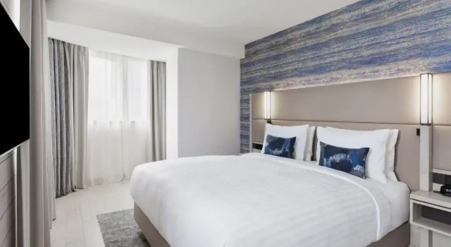 Двухместный люкс Courtyard by Marriott Batumi