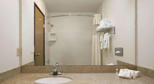 Двухместный люкс c 1 комнатой Baymont by Wyndham Seattle/Kirkland WA