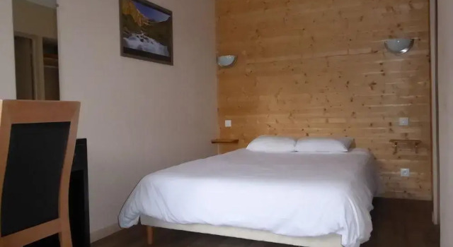 Hôtel de la Gare, Book Hotel Hotels in Pyrenees National Park with Parking, Parking