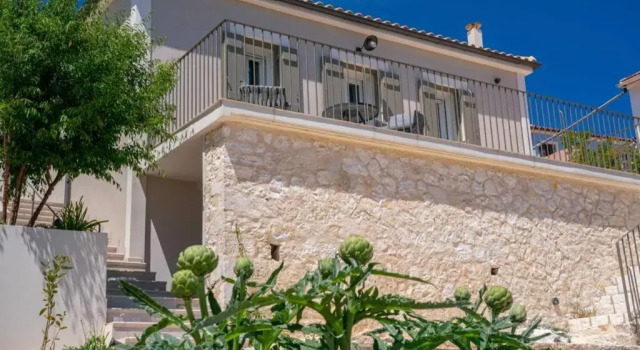 Luxury Seafront Villa Liberty with pool in Fiskardo, Забронировать Вилла Фискардо Кефалония, рядом с Пляж Фоки