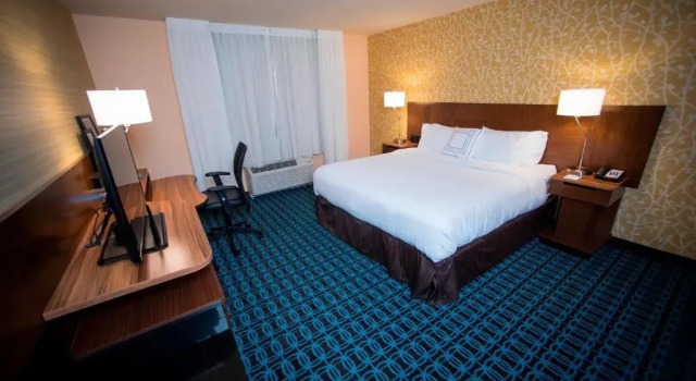Номер Standard Fairfield Inn & Suites by Marriott Cincinnati Uptown/University Area