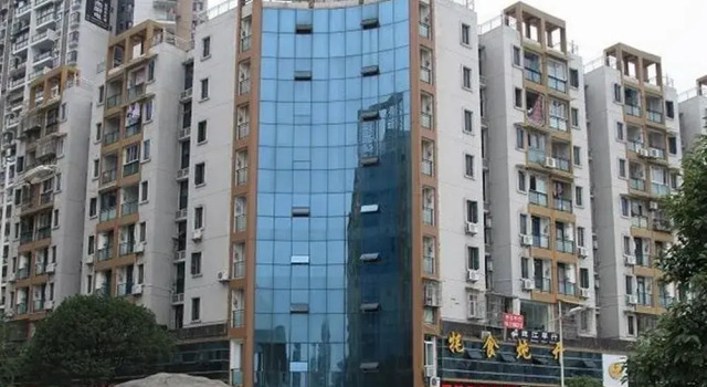 Yibin Effel Business Hotel, Varaa Hotelli Hotellit Sichuan pysäköinnillä, Pysäköinti