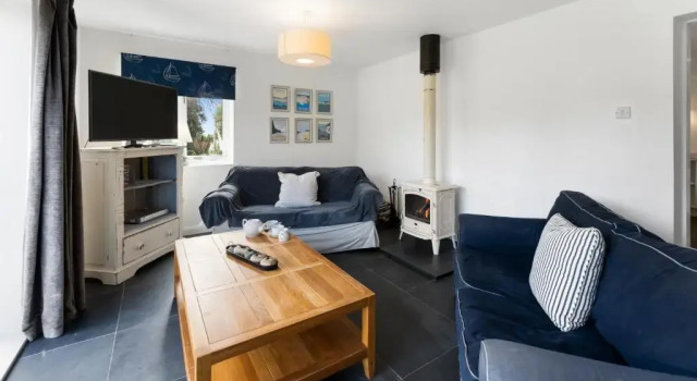 4 Bedrooms Holiday Home The Rosevine