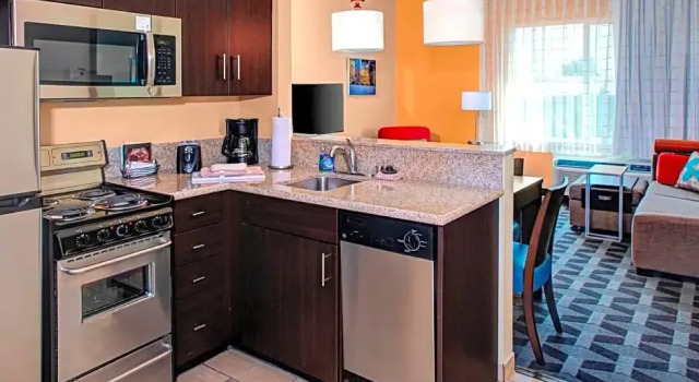 Четырёхместный люкс с 2 комнатами TownePlace Suites by Marriott Bakersfield West
