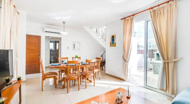 Villa Rosedale by Ezoria Villas, Забронировать Вилла Отели Айия-Напа с парковкой, рядом с Пляж Айя-Фекла, Парковка