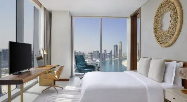 Двухместный люкс St. Regis with Dubai Canal view The St. Regis Downtown Dubai