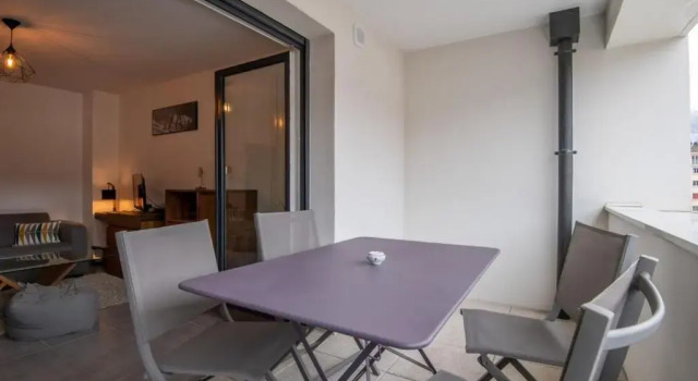 Апартаменты Apartment with balcony near downtown