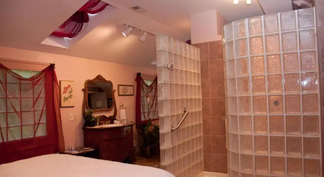 Номер Deluxe Main Street Inn