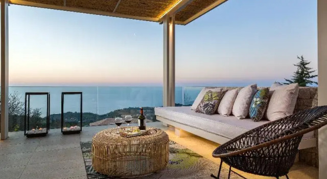 Люкс с балконом Artblue Villas