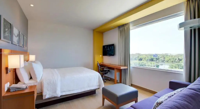 Номер Superior Hampton Inn & Suites by Hilton Paraiso