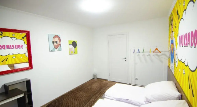 Pop Art Hostel Rynok Sq, Забронировать Хостел Хостелы Львова, рядом с Музей древней украинской книги, Хостел