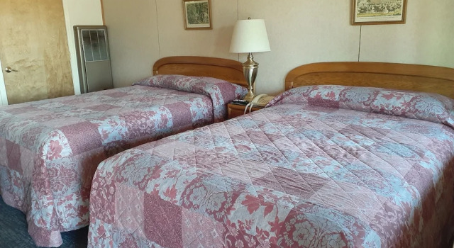 Четырёхместный номер Standard Melody Ranch Motel