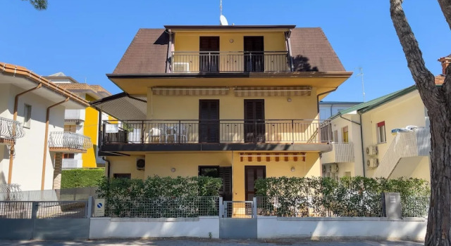 Apartment With Parking Near Center