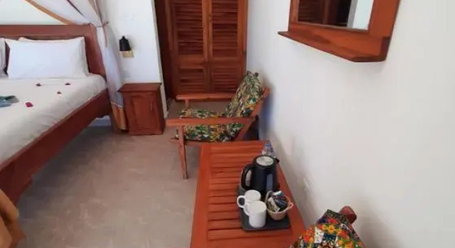 Jaribu Beach Hotel
