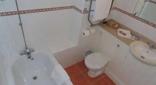 Одноместный номер Standard c 1 комнатой De Rougemont Manor Hotel & Suites