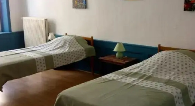Apparemment F3 centre de MIRECOURT, Reservar Hotel Mirecourt 