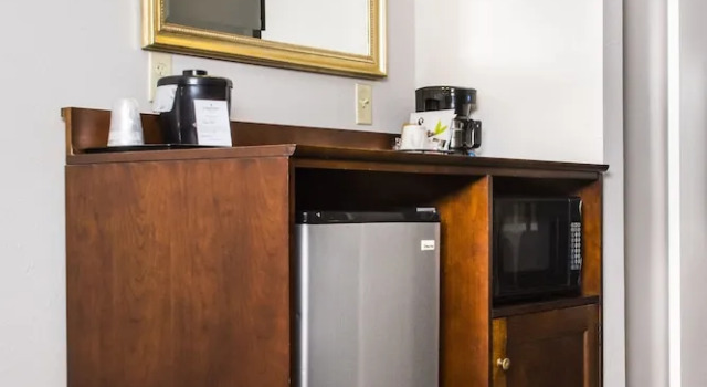 Двухместный люкс Country Inn & Suites by Radisson, Winchester, VA