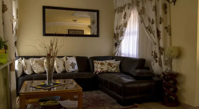 Vhavenda Hills Bed & Breakfast, Prenota Hotel Soweto Gauteng