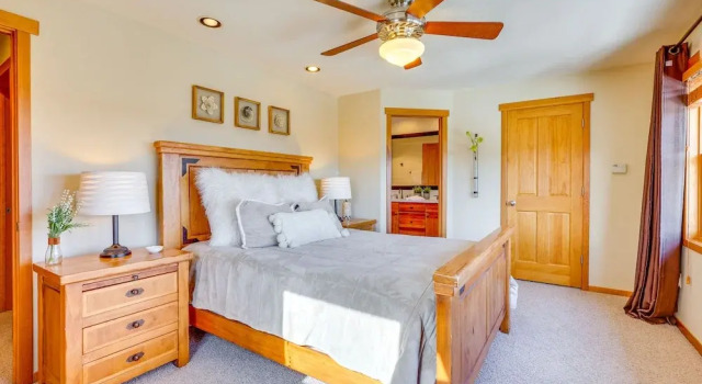 Коттедж с 4 комнатами с балконом Private Hot Tub: Scenic Granby Vacation Rental!