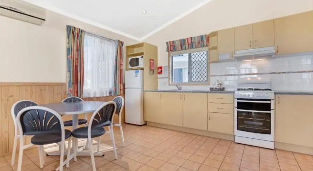 Люкс Deluxe с 2 комнатами BIG4 Tasman Holiday Parks - Easts Beach