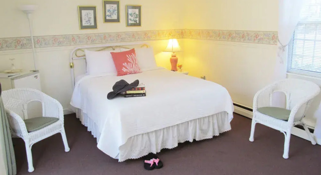 Allen Harbor Breeze Inn & Gardens, Prenota Hotel Harwich Cape Cod