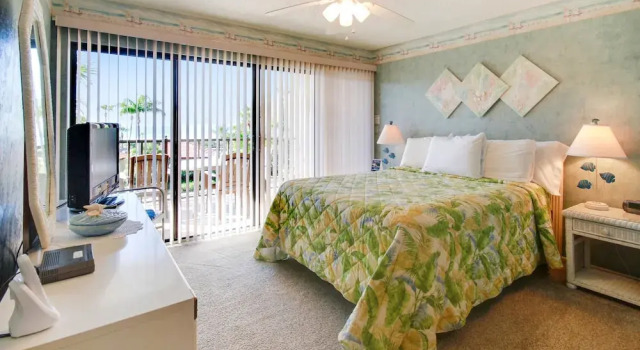 Land's End 307 Building 1 Gulf View / End Unit / 2 Balconies!