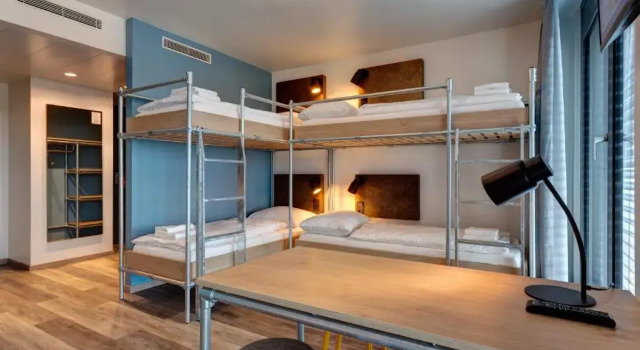 Кровать в общем номере MEININGER Hotel Berlin Tiergarten