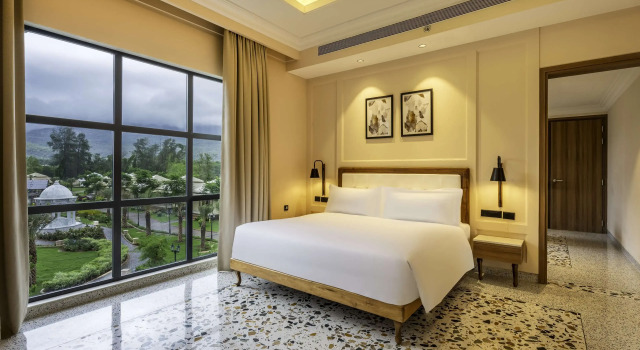 Номер Premium Radisson Blu Plaza Resort & Convention Centre Karjat