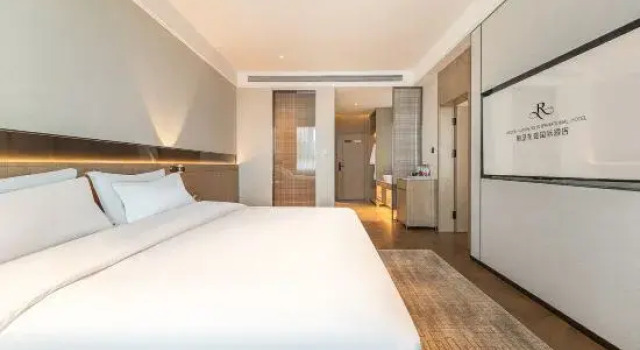 Двухместный люкс Executive Licheng Huasheng International Hotel (Qemushi County Government Branch)