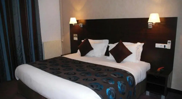 Двухместный номер Standard Hôtel Restaurant Les Coquelicots, The Originals Relais