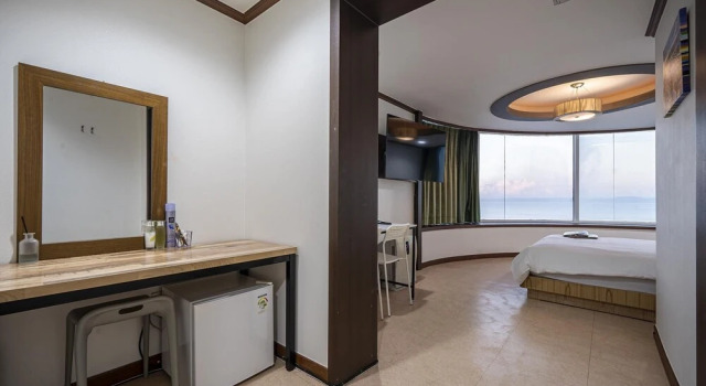 Pohang Yeongildae HOTEL LILY, Забронировать Отель Отели провинции Кёнсан-Пукто с парковкой, Парковка
