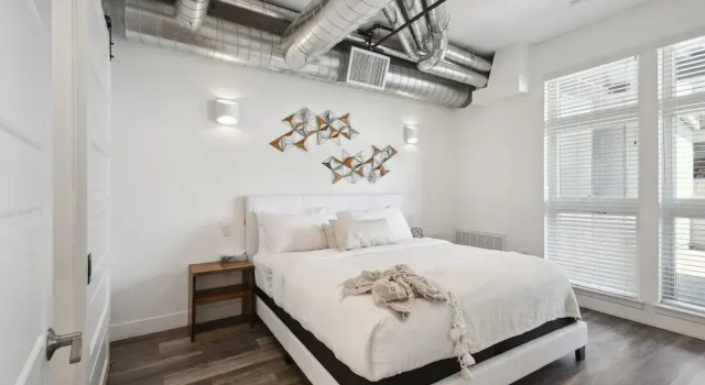 Номер Standard Cowboy Muse | RiNo Art Lofts